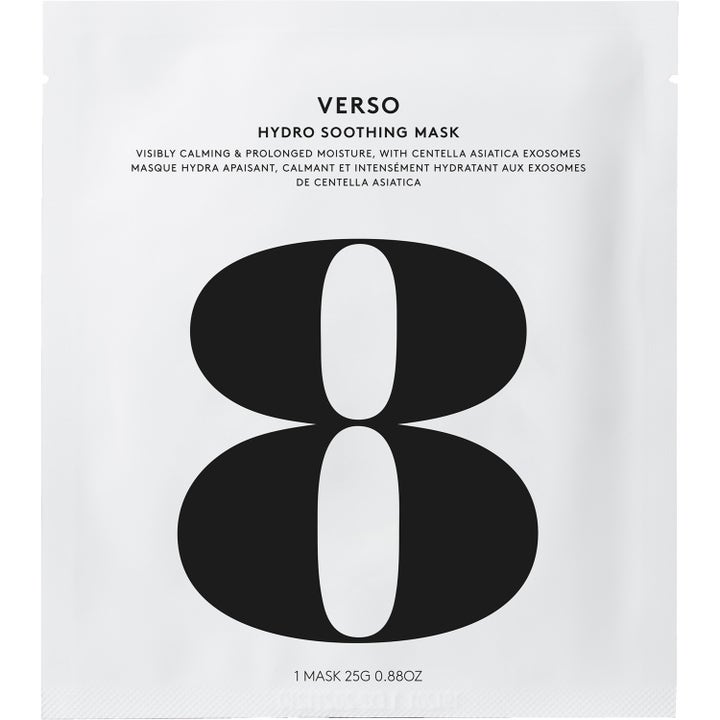 Verso Hydro Soothing Mask 25 g rauhoittava kangasnaamio valkoisessa pakkauksessa, jossa on suuri musta kahdeksikko.