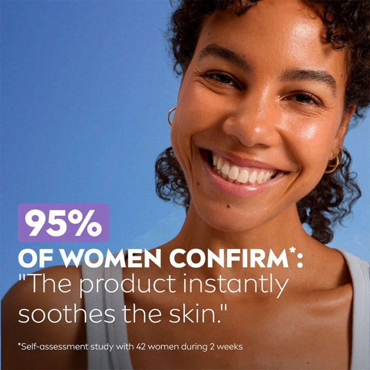 NIVEA Soothing Day Cream 50 ml rauhoittava päivävoide ja hymyilevä nainen sekä teksti 95 %:n vahvistamasta tehosta.