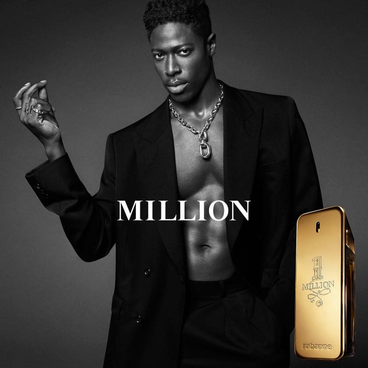 Rabanne 1 Million After Shave 100 ml rauhoittava tuote mustavalkoisessa kuvassa jossa mies ja kultainen pullo
