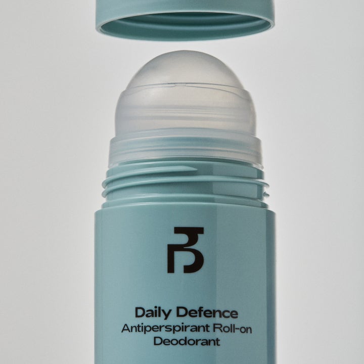Bodyologist Daily Defence Antiperspirant 50 ml suojaava roll-on deodorantti vaaleansinisessä hylsyssä