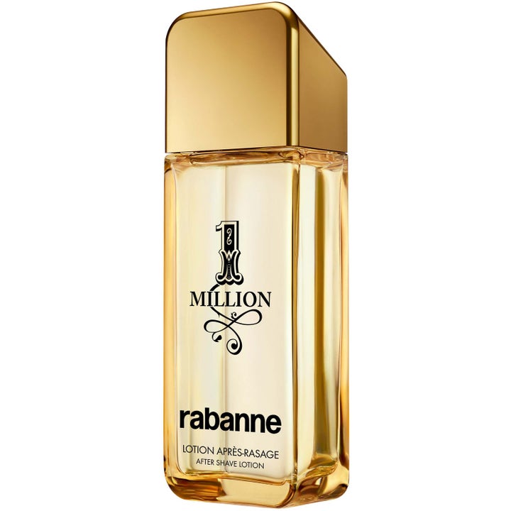 Rabanne 1 Million 100 ml partavesi rauhoittaa ihoa kultaisessa lasipullossa, jossa on suuri kultainen korkki.