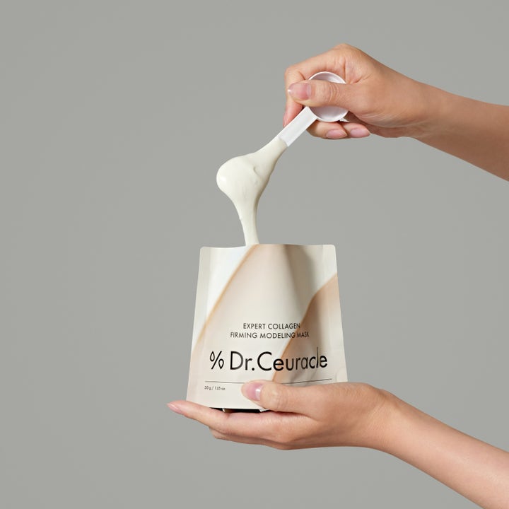 Dr. Ceuracle Expert Collagen Firming Modeling Mask 30 g kiinteyttävä kasvonaamio ja pussista nouseva täyteläinen koostumus.
