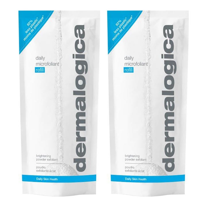 Dermalogica Daily Microfoliant Refill kirkastava kuorintajauhe kaksi valkoista täyttöpussia sinisillä yksityiskohdilla