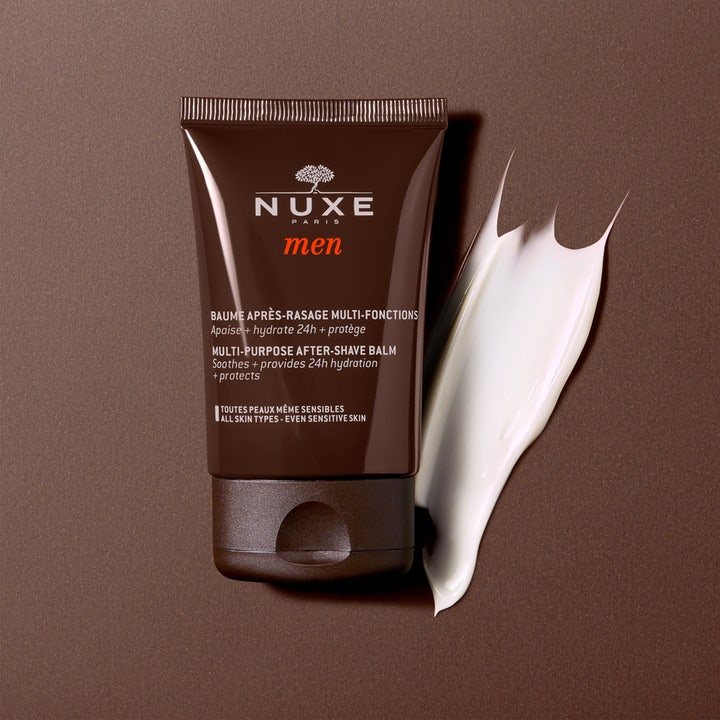 Nuxe Men Multi-Purpose After-Shave Balm 50 ml rauhoittava partabalsami ruskeassa tuubissa valkoisella voiteella.