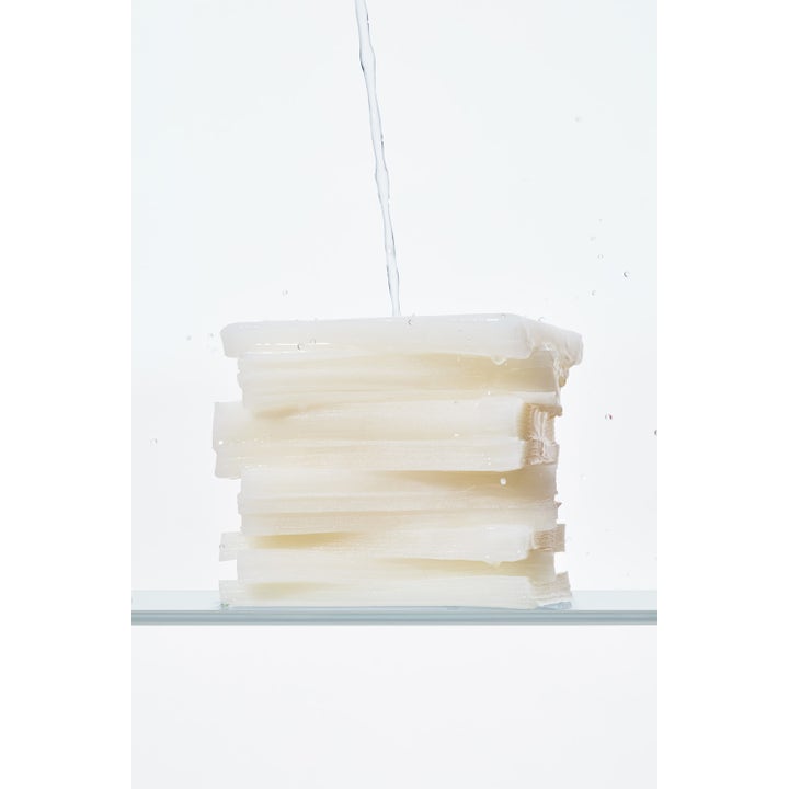 Klairs Freshly Juiced Vitamin Skin Prep Pads 80 kpl kirkastavat hoitolaput pinossa joille valuu kirkasta nestettä.
