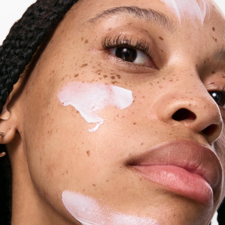 The INKEY List Polyglutamic Acid Dewy Sunscreen SPF30 50 ml aurinkovoide kasvoille antaa iholle hehkuvan lopputuloksen.