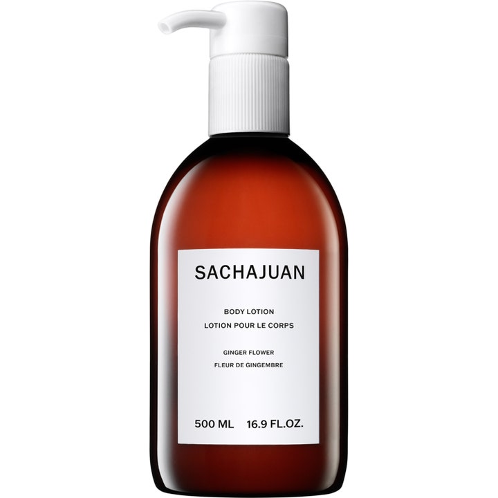 Sachajuan Body Lotion Ginger Flower 500 ml kosteuttava vartalovoide ruskeassa pumppupullossa valkoisella etiketillä