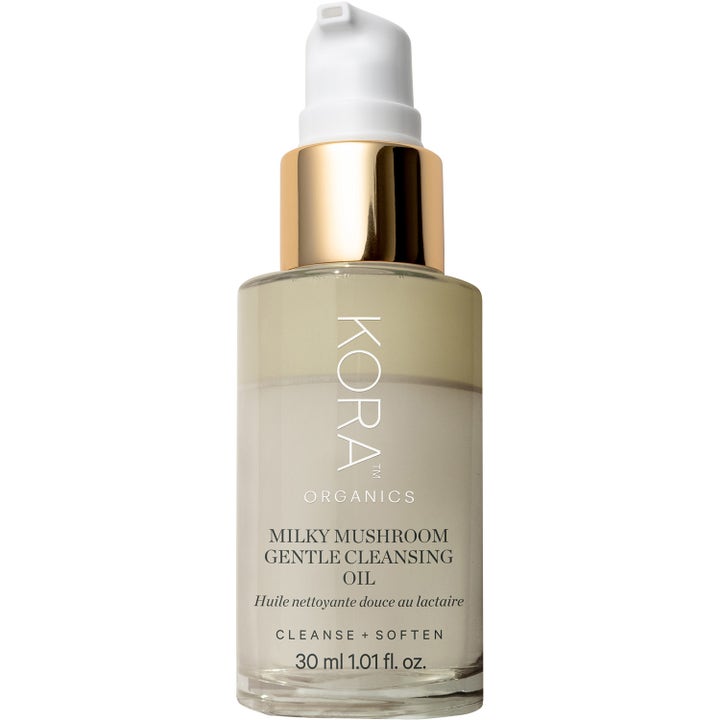 Kora Organics Milky Mushroom Gentle Cleansing Oil 30 ml pehmentävä puhdistusöljy lasipullossa kultaisella kauluksella.