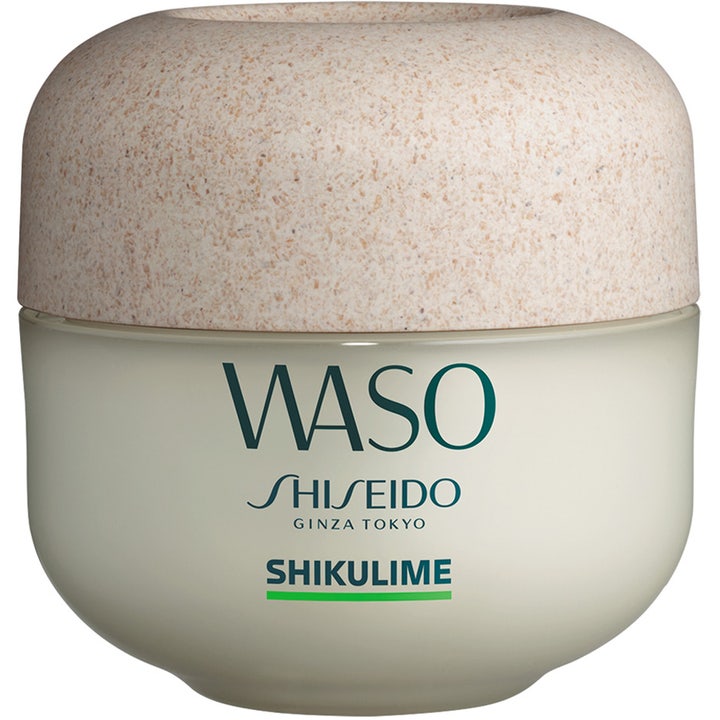 Shiseido WASO Shikulime kosteuttava kasvovoide kermanvalkoisessa purkissa jossa on pilkullinen vaaleanruskea korkki.