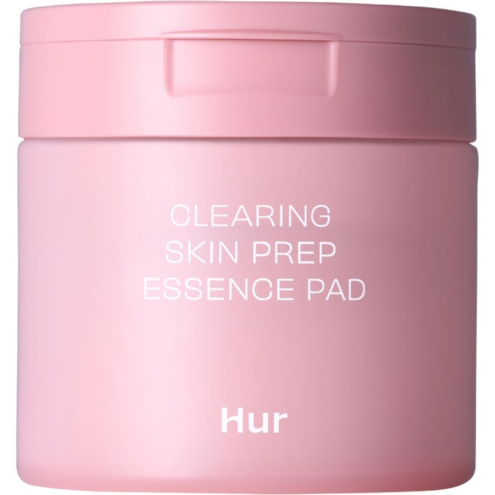 Hur Clearing Skin Prep Essence Pad puhdistavat hoitolaput mattapintaisessa vaaleanpunaisessa purkissa.