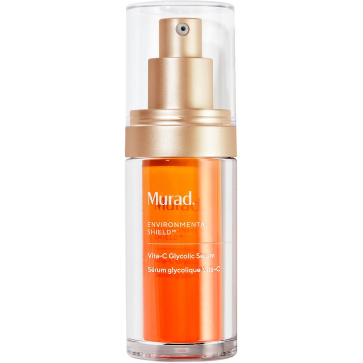 Murad Vita-C Glycolic Serum heleyttävä C-vitamiiniseerumi oranssissa pullossa jossa on kultainen pumppu ja korkki