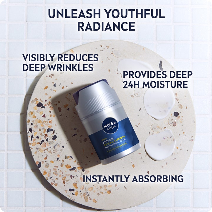 Nivea Men Anti Age Hyaluron 50 ml kasvovoide silottaa ryppyjä. Hopeinen pumppupullo ja valkoista voidetta.