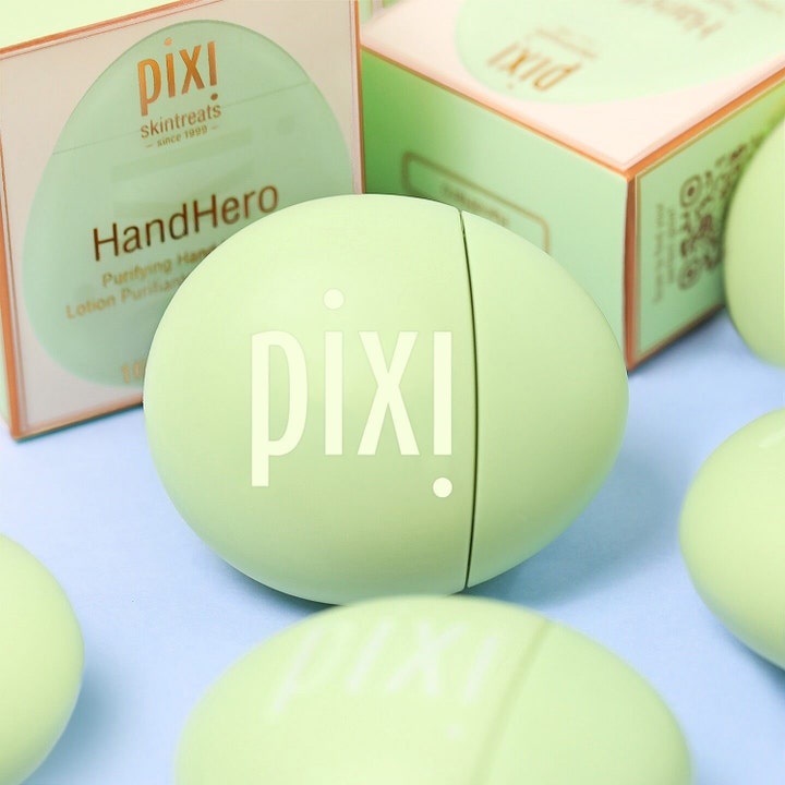 Pixi Hand Hero 30 ml puhdistava käsivoide pyöreässä vihreässä pakkauksessa ja pahvikotelossa.