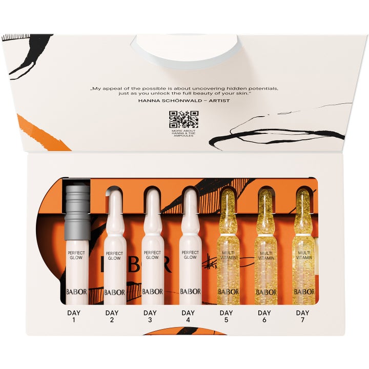 Babor Vitamin Glow 14 ml kirkastava ampullisetti sisältää seitsemän lasista ampullia valkoisessa pakkauksessa.