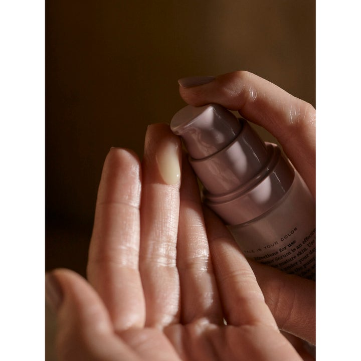 Rudolph Care Firming Perfector Serum 30 ml kiinteyttävä seerumi ja sormelle annosteltu kellertävä seerumitippa