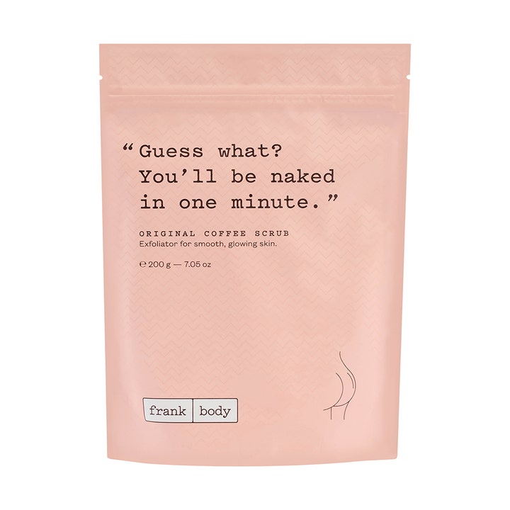 Frank Body Original Coffee Scrub 200 g silottava vartalokuorinta vaaleanpunaisessa pussissa mustalla tekstillä.