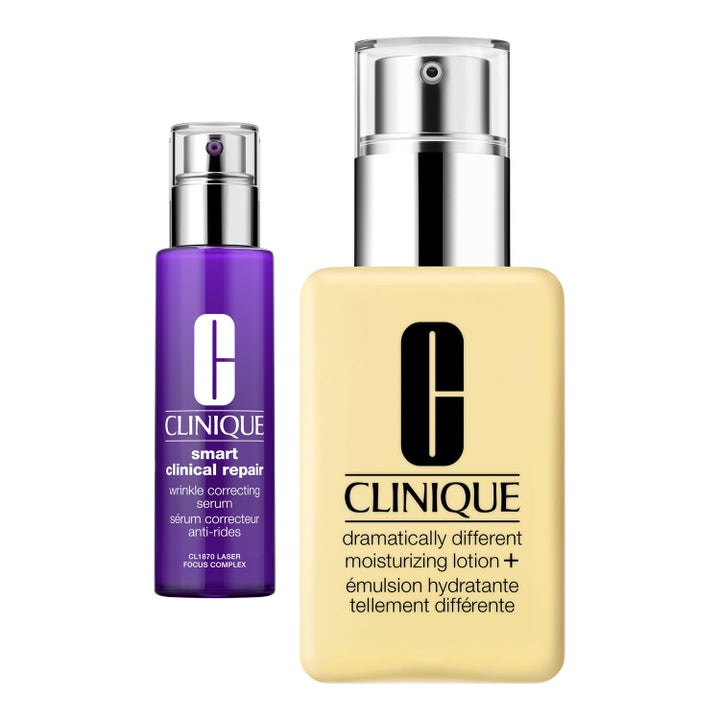 Clinique Smart Clinical Repair ja Moisturizing Lotion ihonhoitosetti silottaa juonteita keltaisessa ja liilassa pullossa.