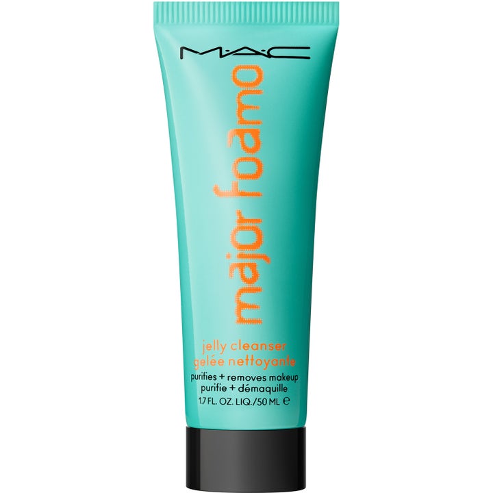 MAC Major Foam Jelly Cleanser 50 ml puhdistava puhdistusgeeli turkoosissa tuubissa oranssilla tekstillä.