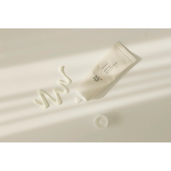 Beauty of Joseon Relief Sun Duo 2 x 50 ml kosteuttava aurinkovoide SPF50+ ja aaltomainen kermainen koostumus