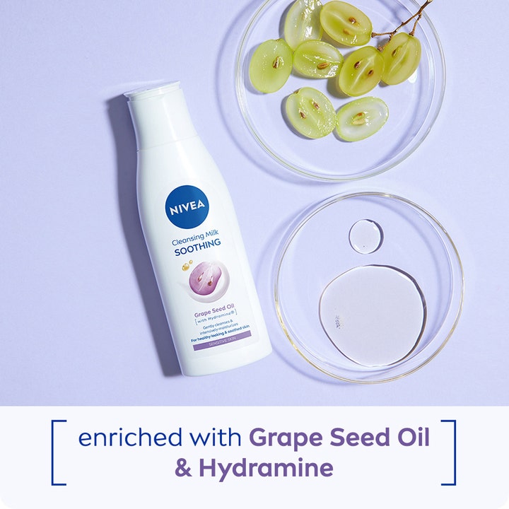 NIVEA Cleansing Milk Soothing 200 ml rauhoittava puhdistusmaito rypäleensiemenöljyllä ja Hydraminella lasimaljoissa.