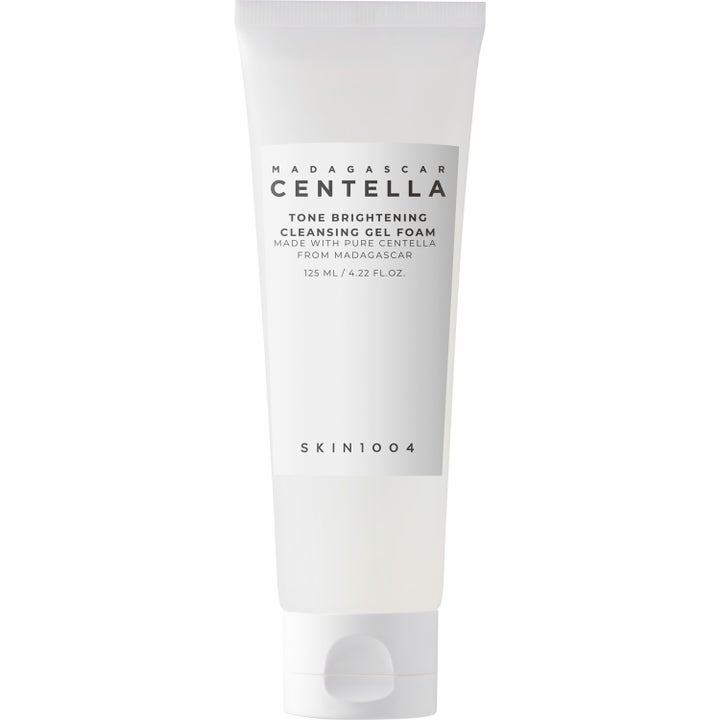 SKIN1004 Madagascar Centella Tone Brightening Cleansing Gel Foam 125 ml kirkastava puhdistusgeeli valkoinen tuubi