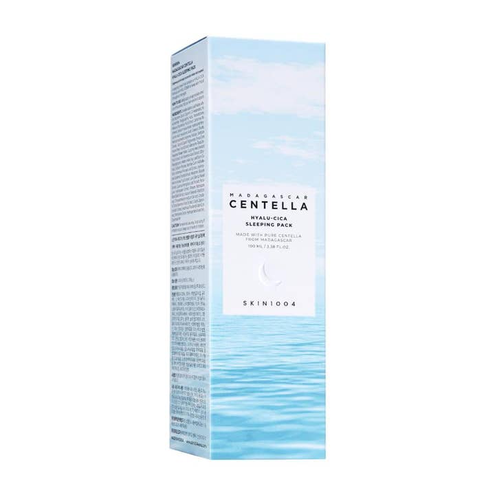 SKIN1004 Madagascar Centella Hyalu-Cica Sleeping Pack 100 ml kosteuttava yönaamio vaaleansinisessä vesi-aiheisessa kotelossa