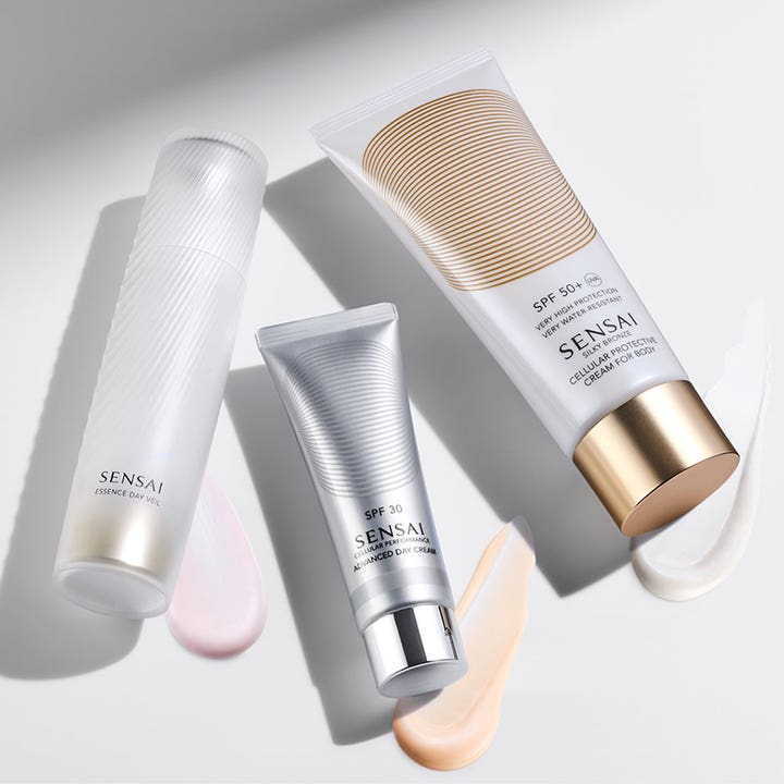 Sensai Cellular Performance Advanced Day Cream 50 ml päivävoide SPF 30 hopeisessa tuubissa persikkaisella voiteella
