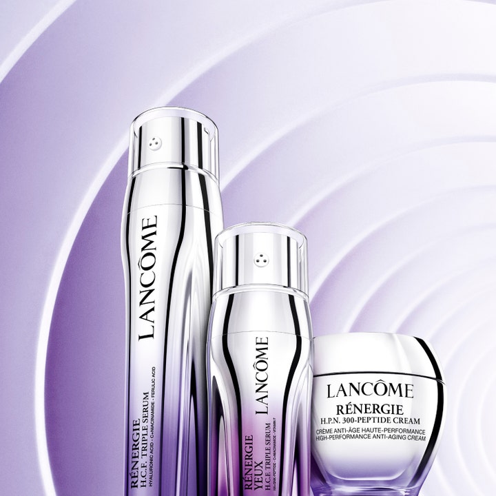 Lancôme Rénergie H.C.F. Triple Serum Eye 20 ml kiinteyttävä silmänympärysseerumi ja sarjan tuotteet liilalla taustalla