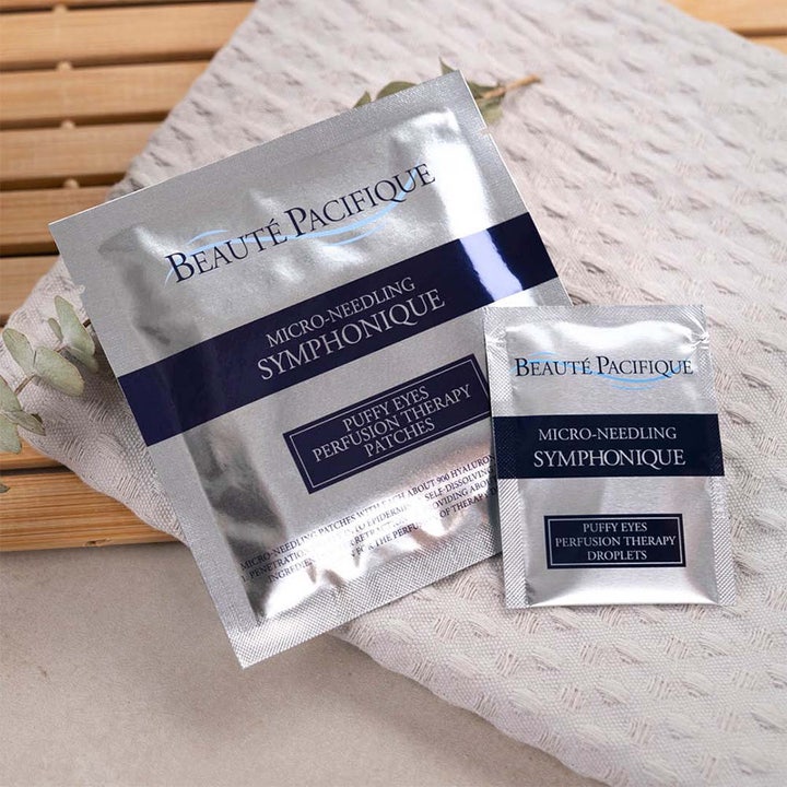 Beauté Pacifique Symphonique Puffy Eyes 20 ml silmänympäryshoito vähentää turvotusta kaksi hopeista pussia pyyhkeellä