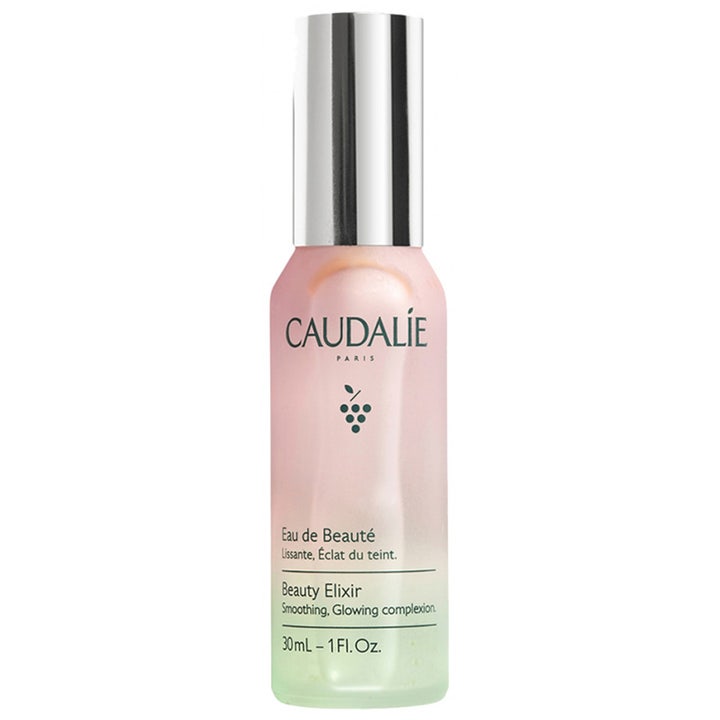 Caudalie Beauty Elixir 30 ml kirkastava kasvosuihke vaaleanpunaisessa lasipullossa hopeisella korkilla.
