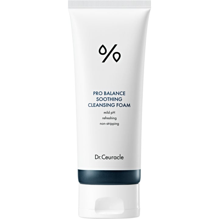 Dr.Ceuracle Pro Balance Soothing Cleansing Foam 150 ml rauhoittava puhdistusvaahto valkoisessa tuubissa tummansinisellä raidalla.