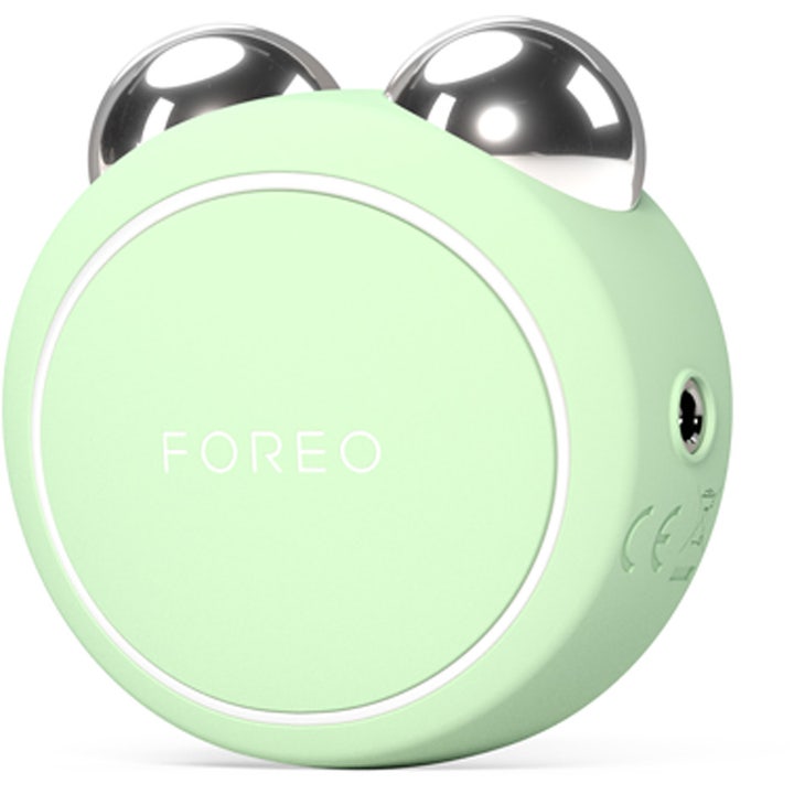 FOREO BEAR 2 go Pistachio 1 kpl kiinteyttävä mikrovirtalaite on vaaleanvihreä laite kahdella hopeisella pallolla