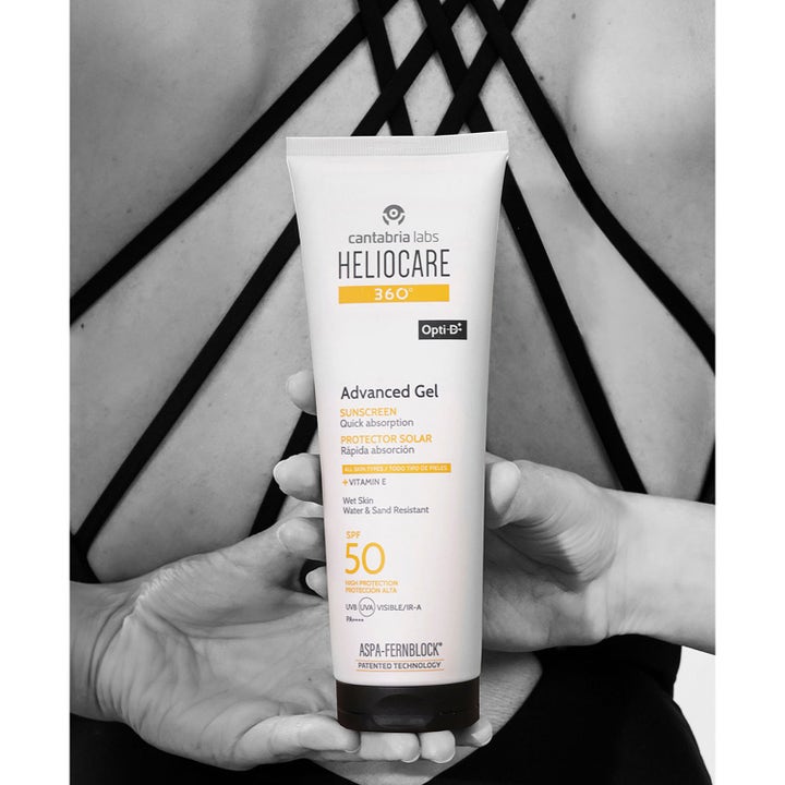 Heliocare Advanced Gel SPF 50 250 ml nopeasti imeytyvä aurinkovoide vartalolle valkoisessa tuubissa käden pitelemänä.