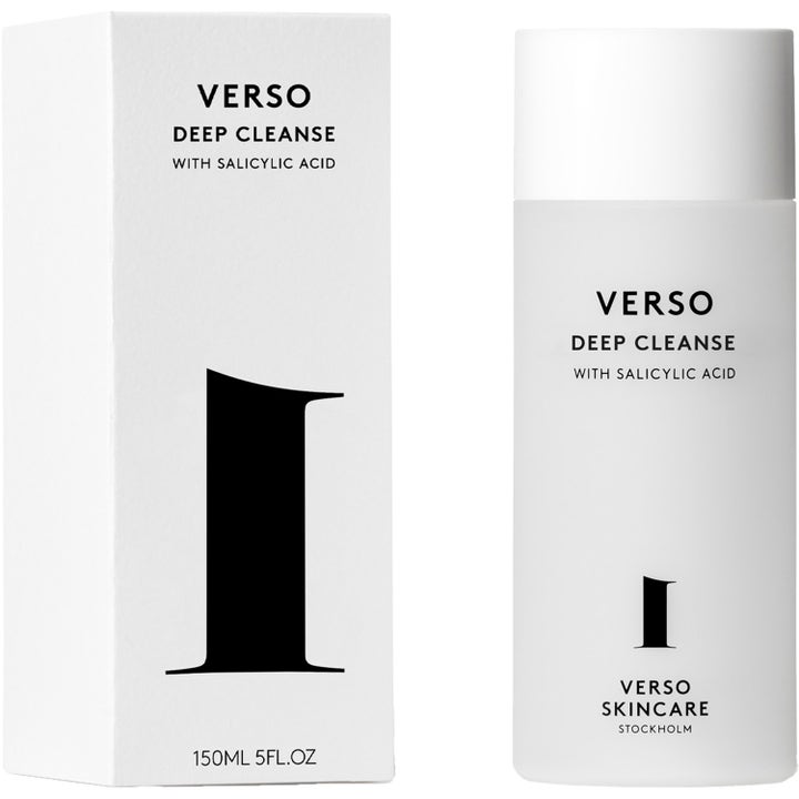 Verso N°1 Deep Cleanse 150 ml syväpuhdistava puhdistusaine salisyylihapolla valkoisessa pakkauksessa ja pullossa