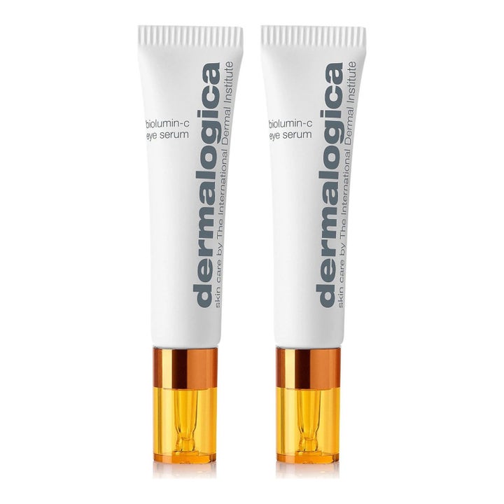 Dermalogica Biolumin-C Eye Serum kirkastava silmänympärysseerumi kaksi valkoista tuubia keltaisilla korkeilla.