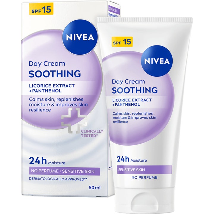 Nivea Day Cream Soothing 50 ml rauhoittava päivävoide herkälle iholle valkoinen tuubi ja pakkaus liilalla kuviolla.