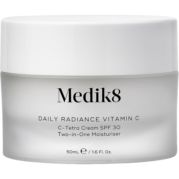 Medik8 Daily Radiance Vitamin C 50ml kirkastava päivävoide SPF 30 suojalla huurretussa lasipurkissa valkoisella kannella