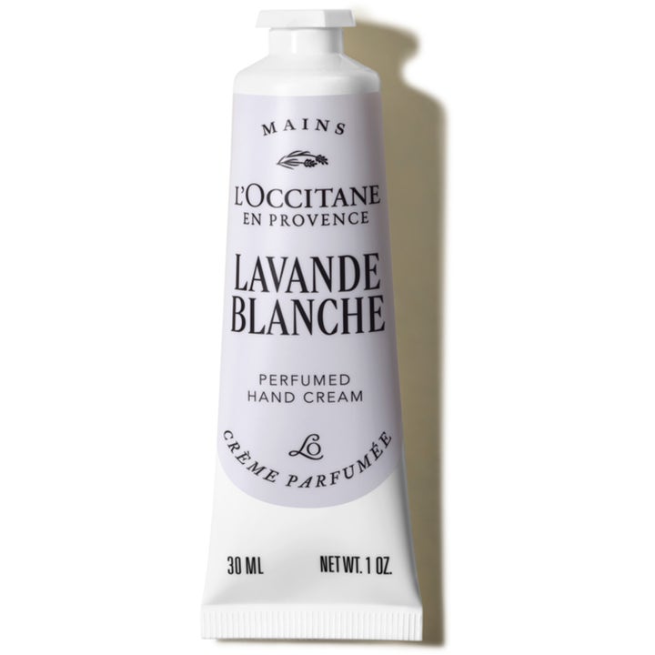L'Occitane Lavande Blanche 30 ml pehmentävä käsivoide valkoisessa tuubissa, jossa on vaaleanliila etiketti.