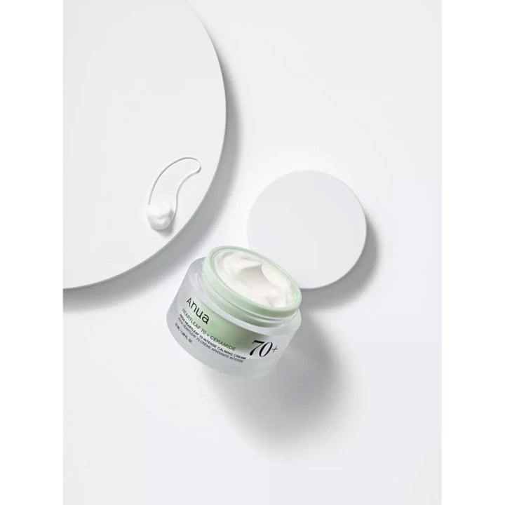 Anua Heartleaf 70 Intense Calming Cream 50 ml rauhoittava kasvovoide avatussa purkissa, jossa on täyteläinen voide.