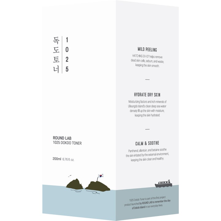 Round Lab 1025 Dokdo Toner 200 ml kosteuttava kasvovesi valkoisessa pakkauksessa jossa on meri ja saaria.