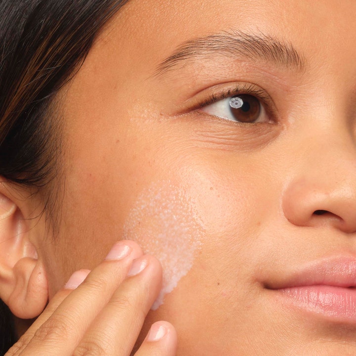 The Ordinary Saccharomyces Ferment 30% Milky Toner 100 ml kirkastava kasvovesi maitomaisella koostumuksella iholla.