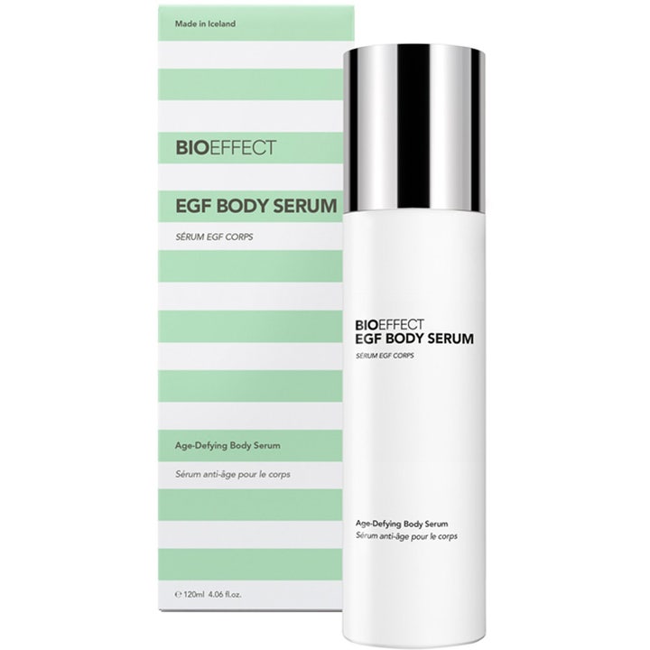Bioeffect EGF Body Serum 120 ml kiinteyttävä vartaloseerumi valkoisessa pullossa, jossa on hopeinen korkki ja raitapakkaus.