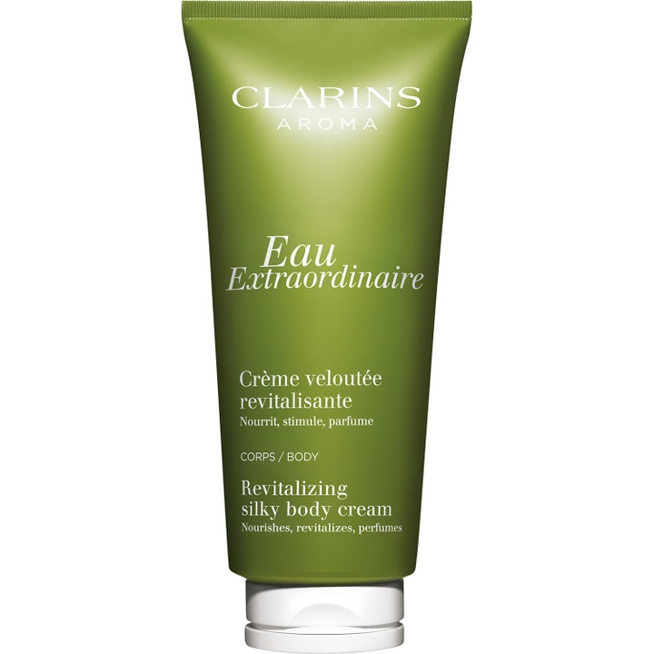 Clarins Eau Extraordinaire Revitalizing Silky Body Cream elvyttävä vartalovoide pehmentää ihoa vihreässä tuubissa.