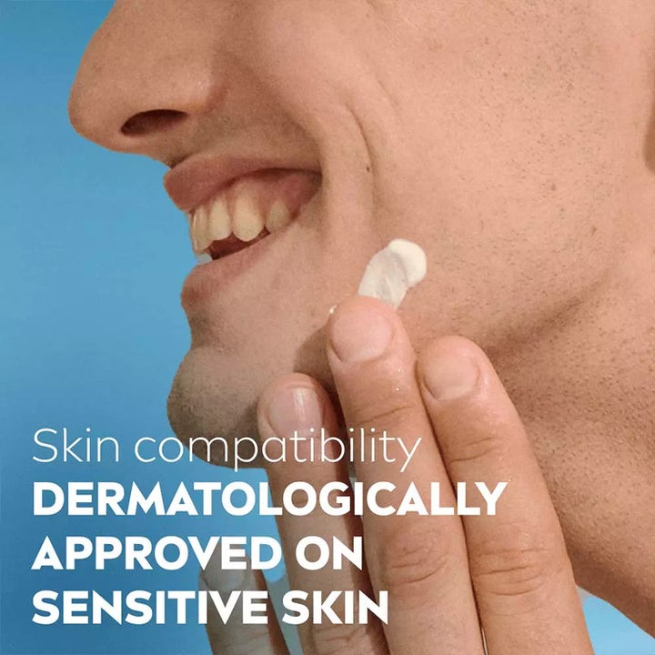 NIVEA Sensitive Daily Protect Moisturiser 50 ml päivävoide levittyy iholle jättäen pehmeän tunteen.