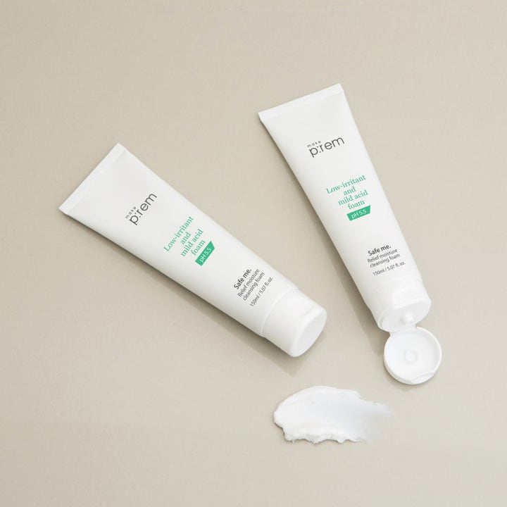 Make Prem Safe Me Relief Moisture Cleansing Foam 150 ml hellävarainen puhdistusvaahto ja kermainen valkoinen koostumus.