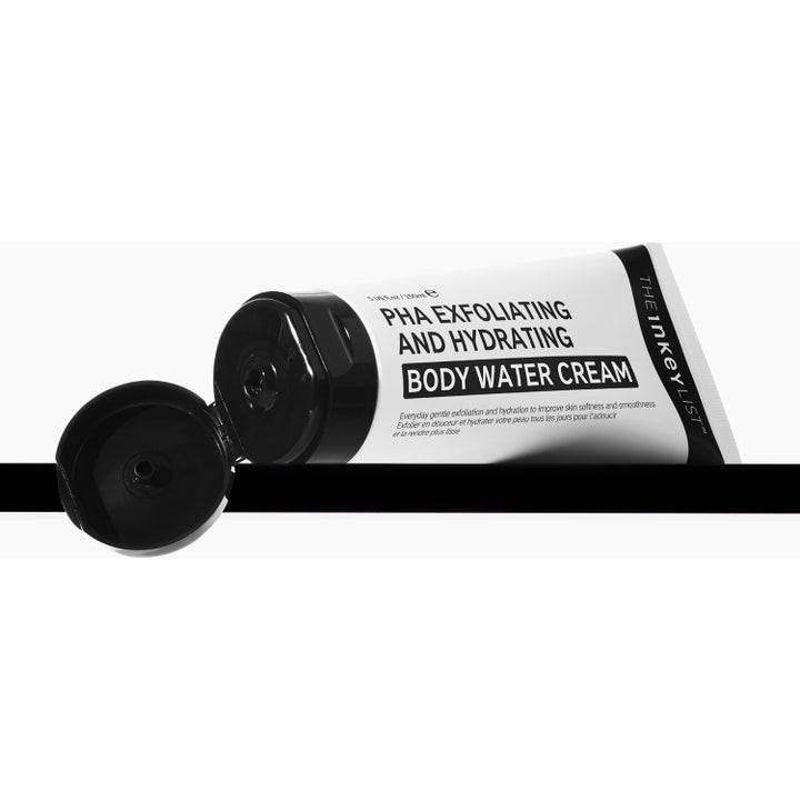 The INKEY List PHA Exfoliating and Hydrating Body Water Cream 150 ml kuoriva vartalovoide valkoisessa tuubissa ja rasiassa