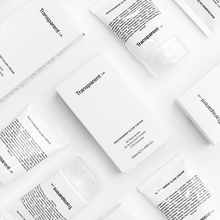Transparent Lab Niacinamide Glow Cream 50 ml heleyttävä kasvovoide minimalistisissa valkoisissa pakkauksissa.
