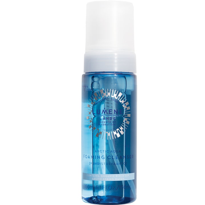 Lumene Lähde Arctic Aqua Foaming Cleanser 150 ml puhdistusvaahto kirkkaassa sinisessä muovipullossa valkoisella korkilla.