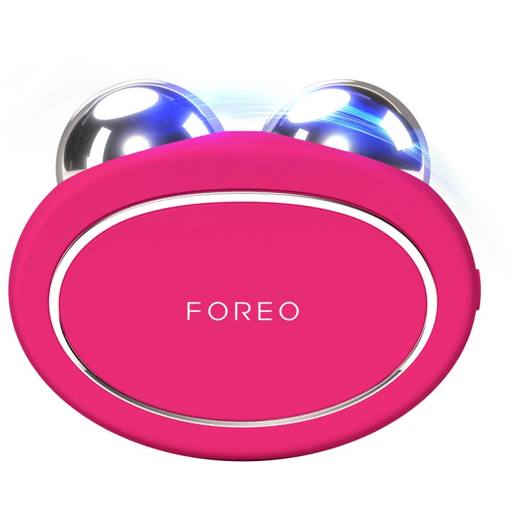 Foreo Bear 2 fuksia mikrovirtalaite kasvojen kiinteyttämiseen kahdella hopeisella metallipallolla.