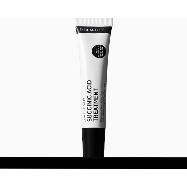 The INKEY List Succinic Acid Treatment 15 ml epäpuhtauksia hoitava seerumi tuubissa vihreällä voidekoostumuksella.